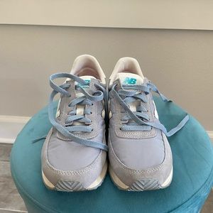 Women’s New Balance 720